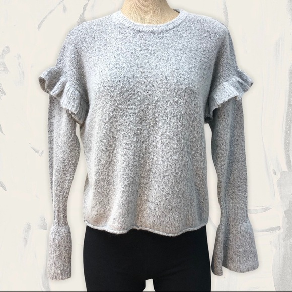 ROMEO + JULIET grey crop ruffle sleeve‎ sweater - Picture 1 of 7